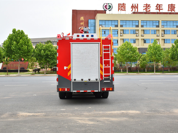 23噸豪沃前四后八水罐消防車